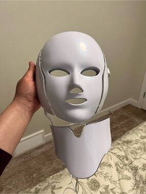 LED Facial Mask in White